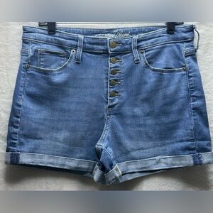Women’s universal threaded Button Up shorts size 12/31